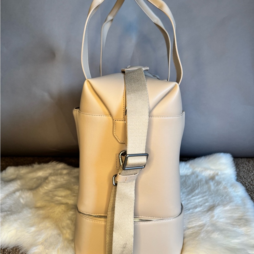 MONOS Metro Weekender - Ivory - Vegan Leather Travel Luggage - Picture 5 of 16